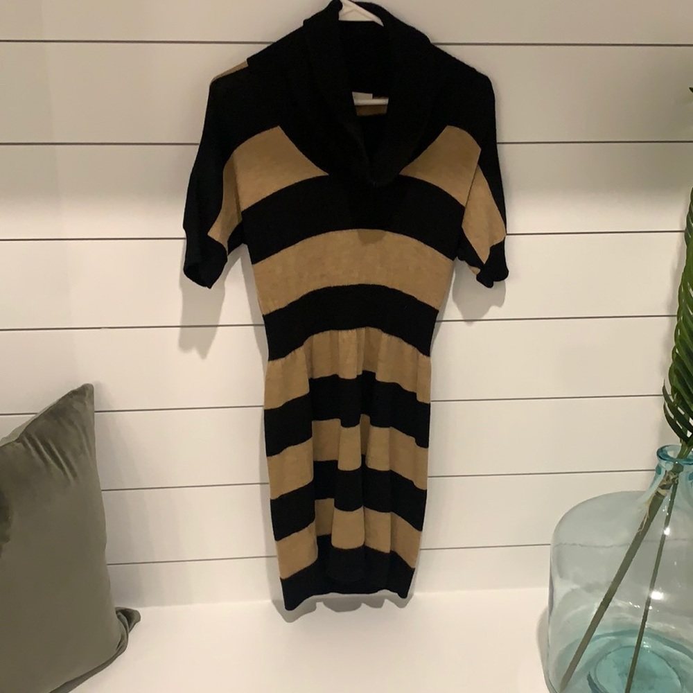 LOFT short sleeved sweater dress. Size small.